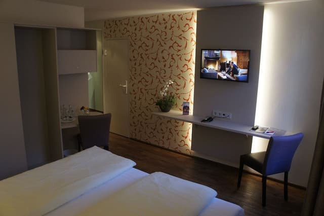 Room (2 Double Rooms)