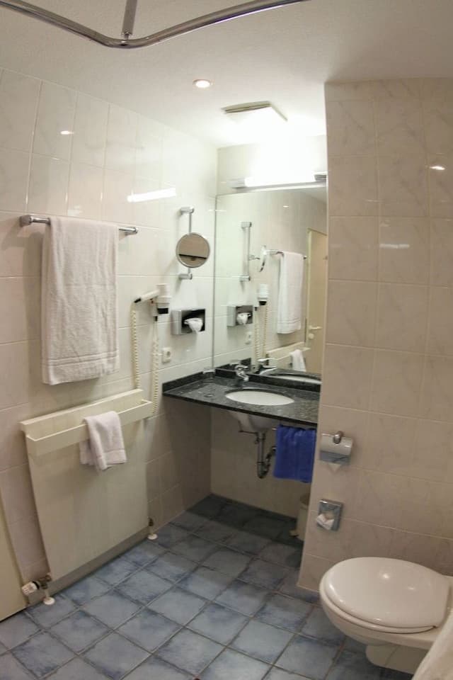 Room (2 Double Rooms)