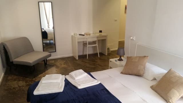 Suite, Balcony