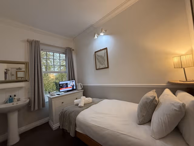 Economy Single Room, Shared Bathroom
