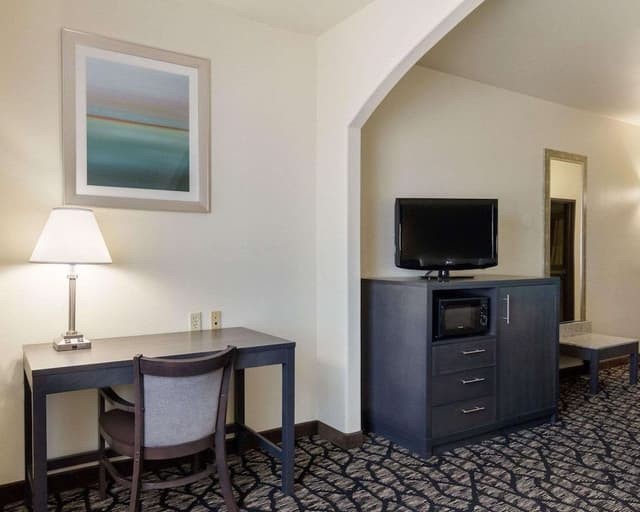 Suite, 1 King Bed, Non Smoking