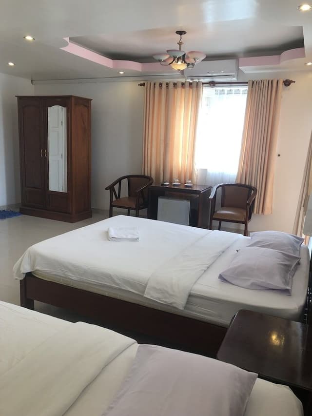Suite (Hill Side)