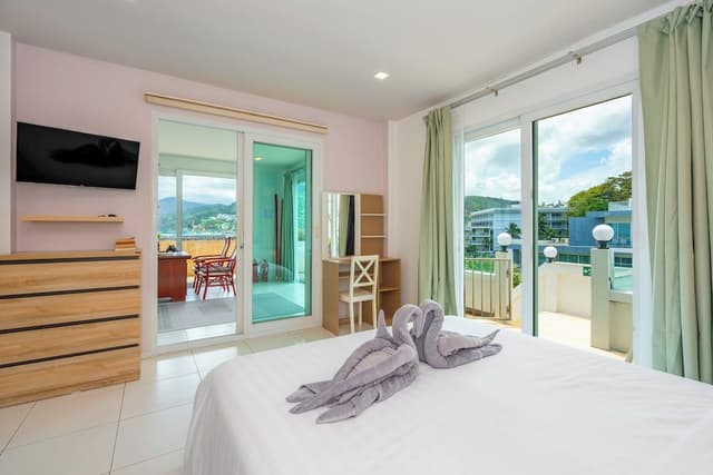 Penthouse 2-Bedroom Suite with Sea View