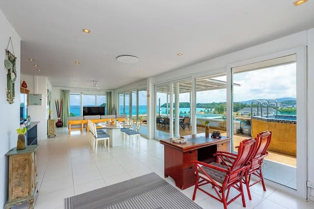 Penthouse 2-Bedroom Suite with Sea View