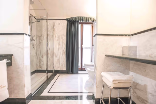 Luxury Suite, 1 Double Bed with Sofa bed (with Spa access)
