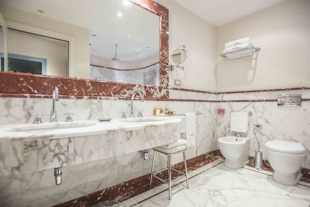 Deluxe Room (Tower with Jacuzzi)