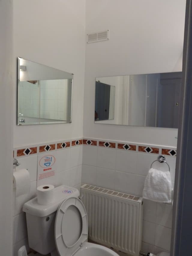 Single Room, Private Bathroom (Room5)