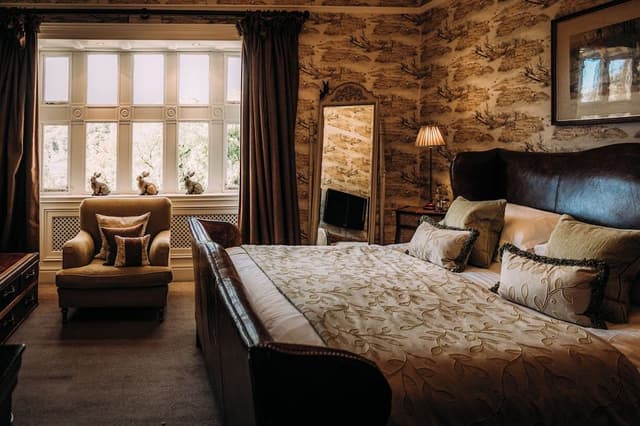 Room, 1 King Bed (Tudor Suite)