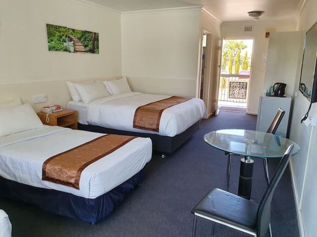 Standard Room, Multiple Beds, Non Smoking