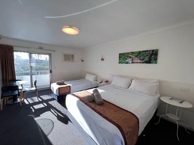 Standard Room, Multiple Beds, Non Smoking