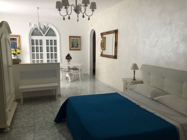 Suite, Balcony