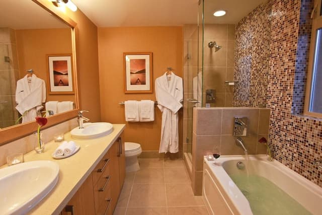 Luxury Townhome, 2 Bedrooms, Lake View