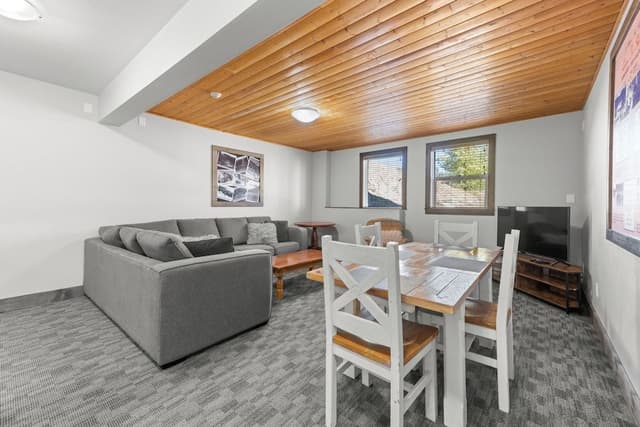4 Bedroom Suite (Room #11) - Pet Friendly