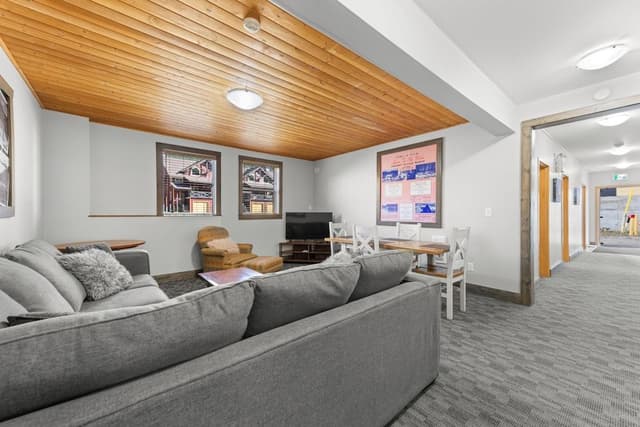 4 Bedroom Suite (Room #11) - Pet Friendly