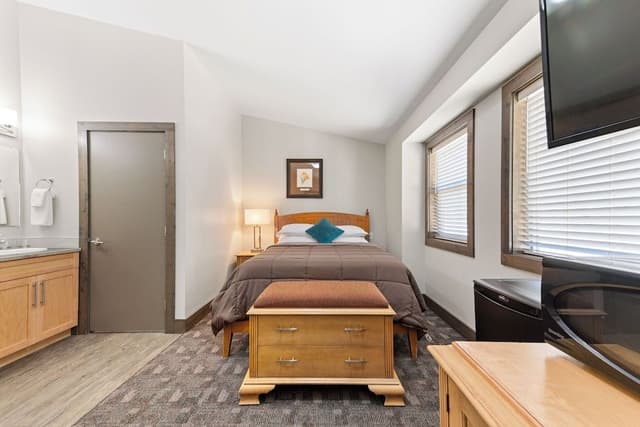 Family Suite (Room #3) - NO PETS