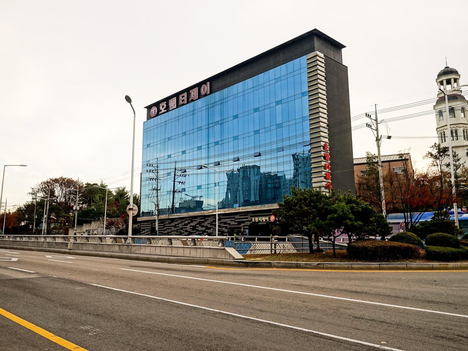 โรงแรมทีเจ