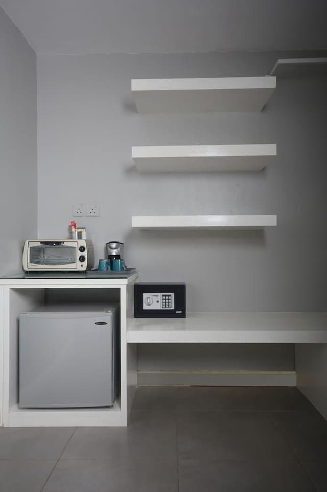 Room, 1 King Bed (Housekeeping on request - surcharge)