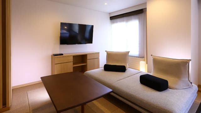 Twin Room B