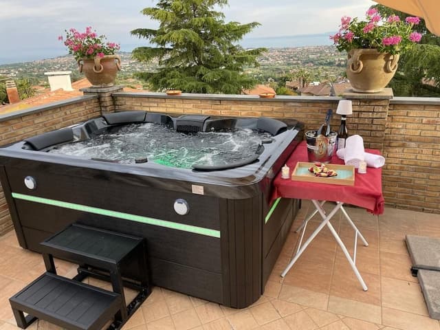 Royal Apartment, Sea View