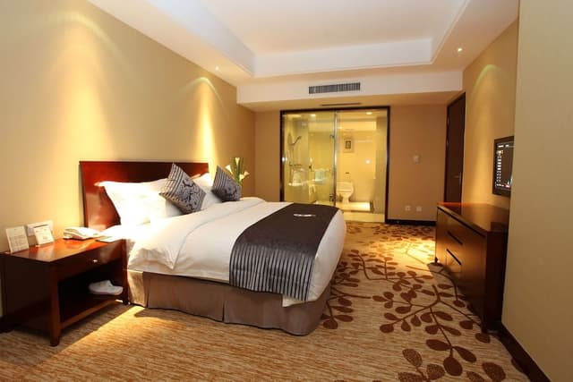 Deluxe Suite