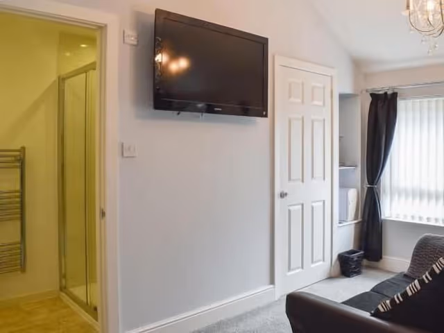 Double Room, 1 King Bed (Room 6)