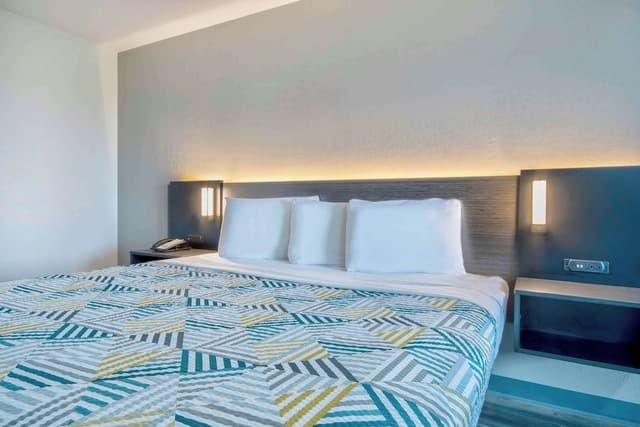 Deluxe Room, 1 King Bed, Non Smoking