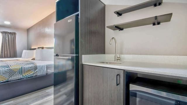 Standard Room, 1 King Bed, Non Smoking, Kitchenette