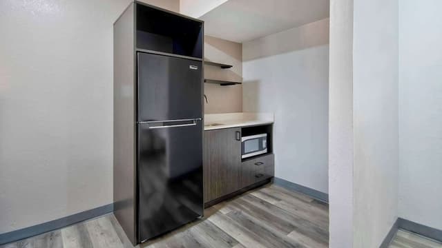 Standard Room, 1 King Bed, Non Smoking, Kitchenette