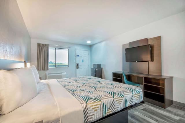 Deluxe Room, 1 King Bed, Non Smoking