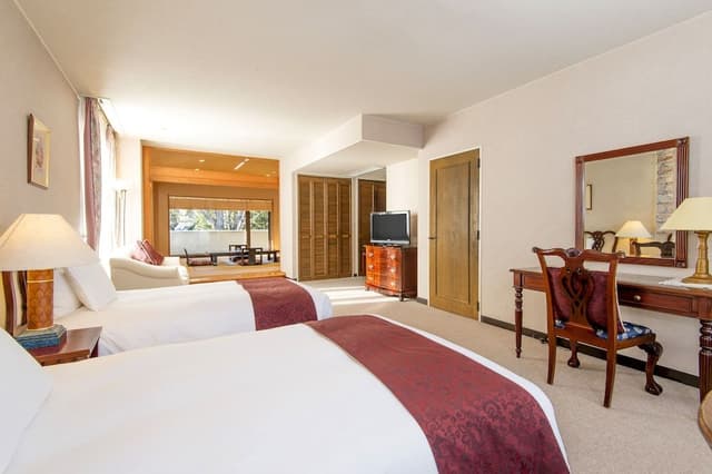 Suite, Mountainside