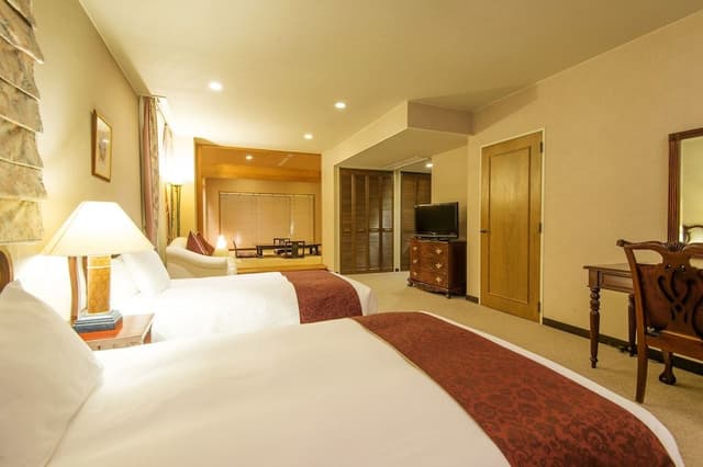 Suite, Mountainside