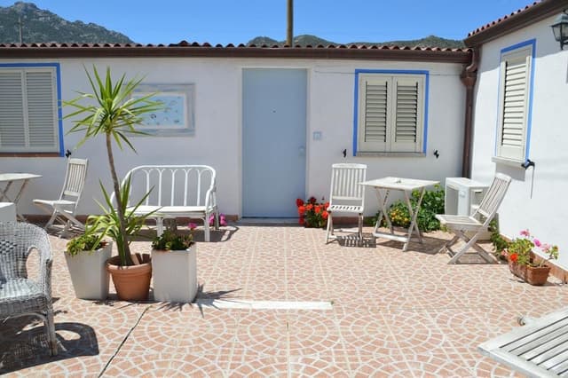 Classic Triple Room, Hill View
