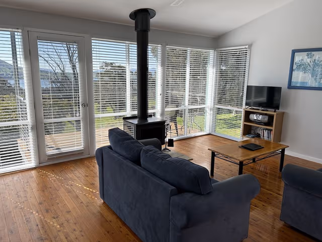 Family Cottage, 2 Bedrooms, Non Smoking, Lake View (Wattle Spa Cottage)