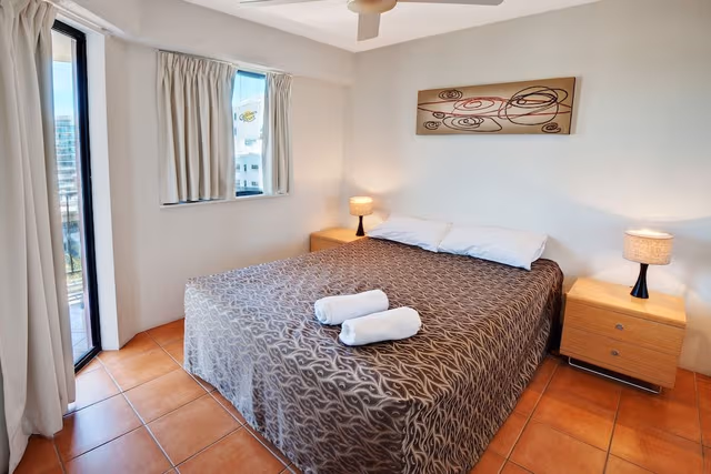 2 Bedrooms Apartment