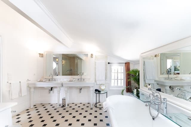 Luxury Suite, Valley View