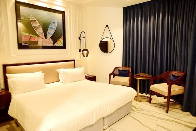 Suite, 1 King Bed with Sofa bed
