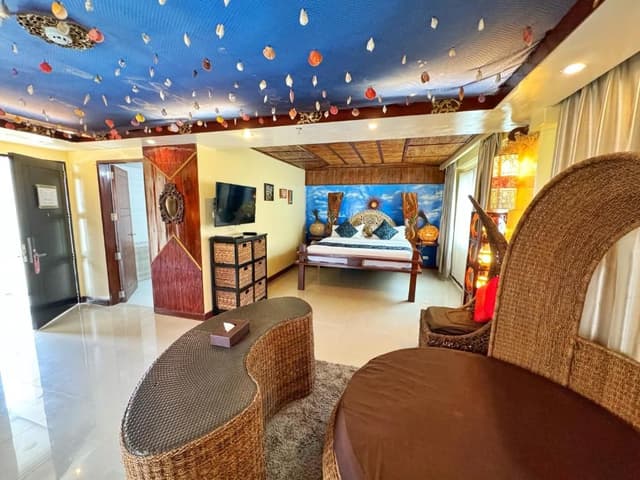 Coral Garden King Suite