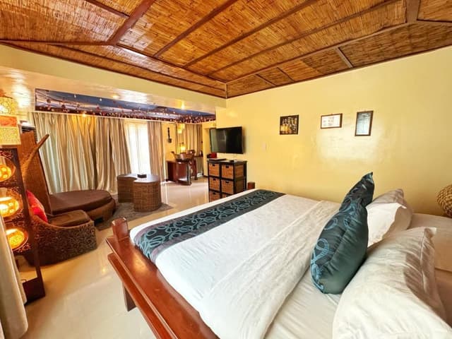 Coral Garden King Suite