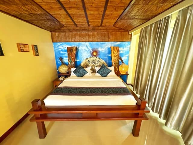 Coral Garden King Suite