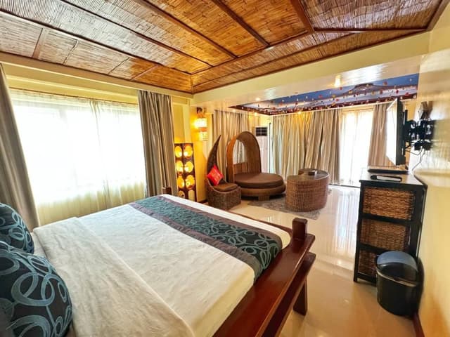 Coral Garden King Suite