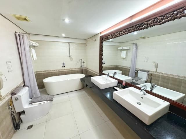 Coral Garden King Suite