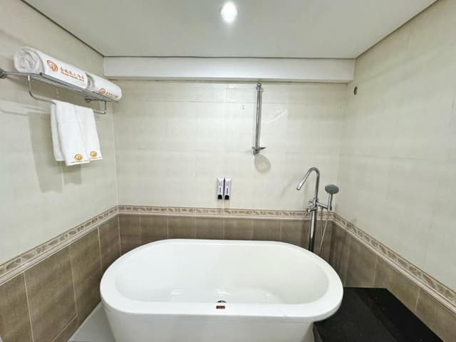Coral Garden King Suite
