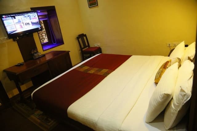 Ginger Exotica Room with Fan (fan indicates no AC)