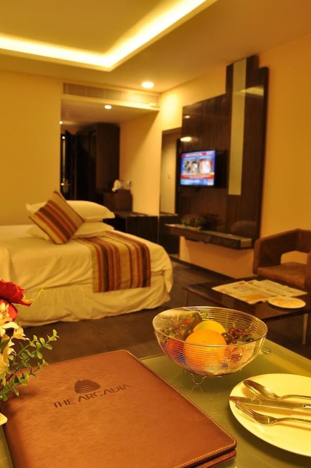 Deluxe Double Room, 1 Bedroom, Smoking, City View