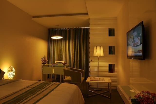 Deluxe Double Room, 1 Bedroom, Smoking, City View