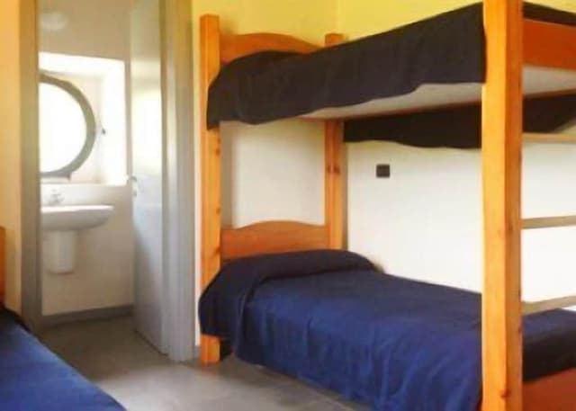 Shared Dormitory, Mixed Dorm, Private Bathroom (5 beds)