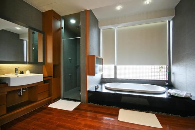 Suite, Lake View