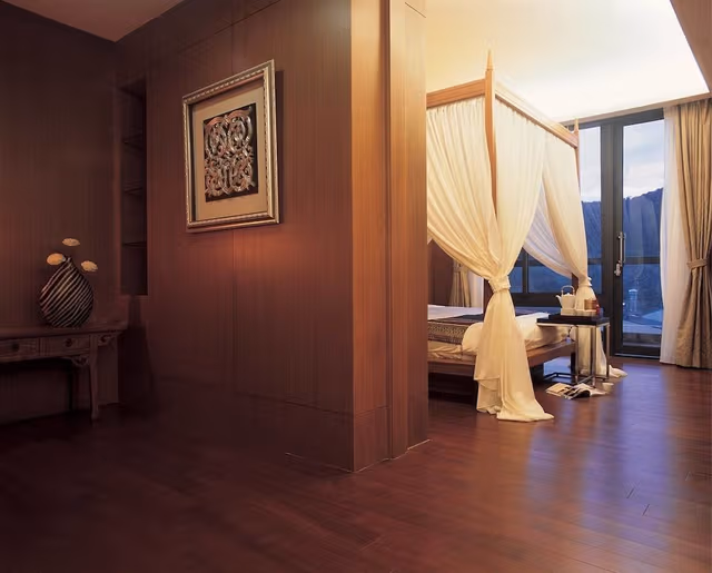 Suite, Lake View