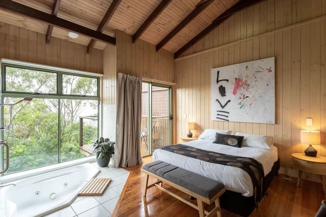 1 Bedroom Treehouse