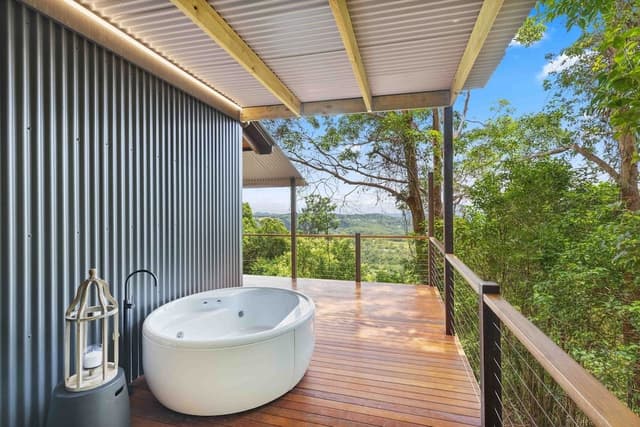 The Studio Treehouse (Require all wheel drive car to access)